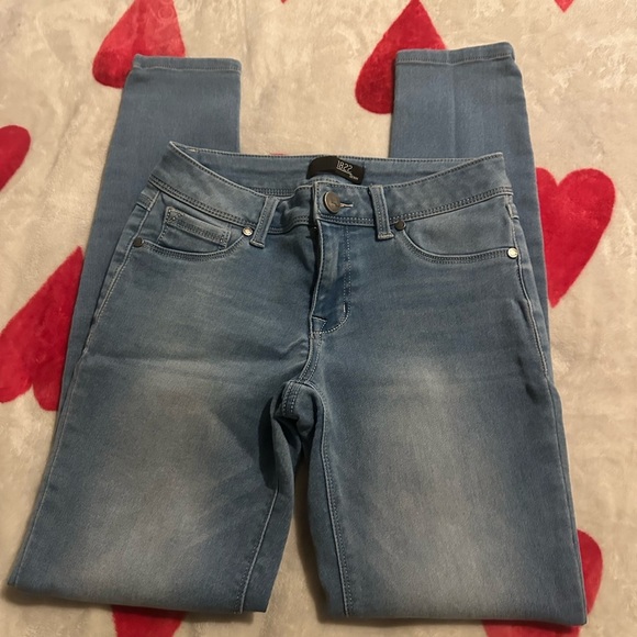 1822 Denim Butter Mid Rise Skinny Jeans - Picture 3 of 11